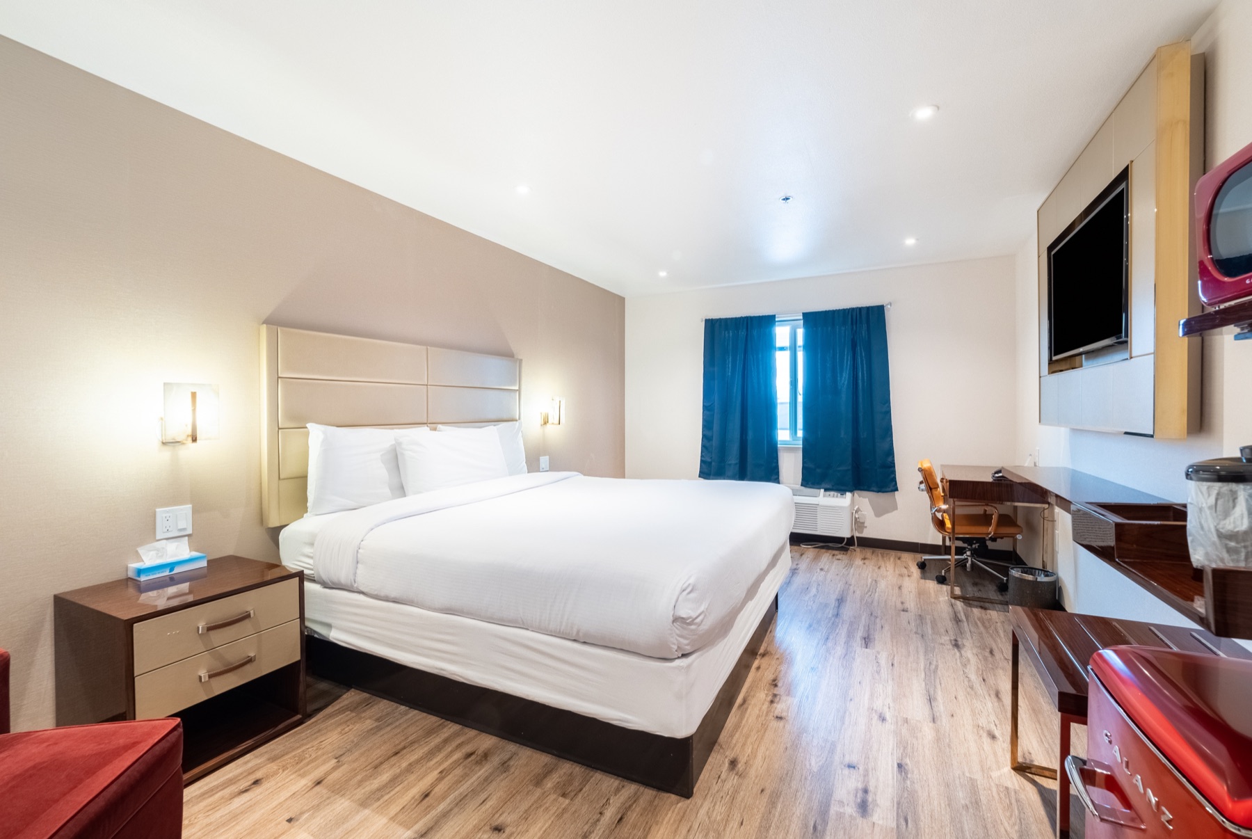Guest room at Baymont by Wyndham Anderson